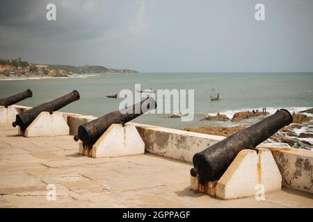 Ghana, Cape Coast, Kanonen im Cape Coast Castle Stockfoto