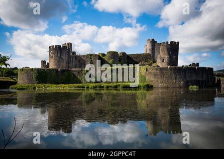 Caerphilly Castle die größte mittelalterliche Burg in Wales Stockfoto