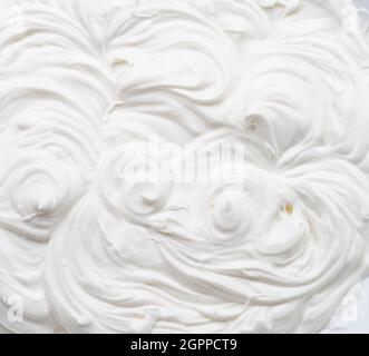 Cremige Pics in Joghurt oder Creme Oberfläche. Draufsicht. Stockfoto