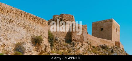 Ein Panoramablick auf die Burg von Lorca, in Lorca, in der Region Murcia, Spanien, mit Hervorhebung des Torre Alfonsina Turm auf der rechten Seite Stockfoto