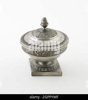 Gedeckte Urne, Deutschland, Mitte des 19. Jahrhunderts. Stockfoto