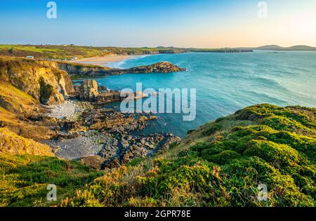 Whitesands Bay, St Davids Peninsula und Ramsey Island, Pembrokeshire, West Wales, Großbritannien Stockfoto