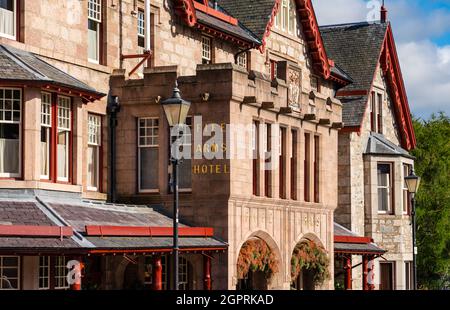 Außenansicht des exklusiven, exklusiven The Fife Arms Hotels in Braemar, Aberdeenshire, Schottland, Großbritannien Stockfoto