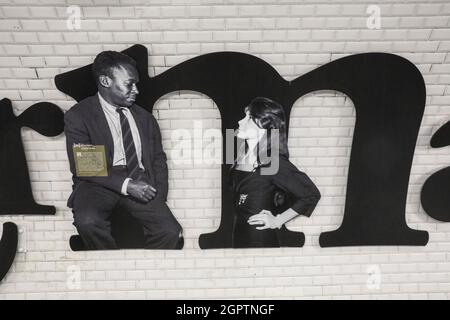 DER U-BAHNHOF SAINT GERMAIN DES PRES EHRT SEINE KÜNSTLER IN PARIS Stockfoto