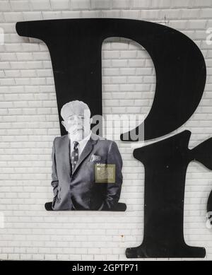 DER U-BAHNHOF SAINT GERMAIN DES PRES EHRT SEINE KÜNSTLER IN PARIS Stockfoto