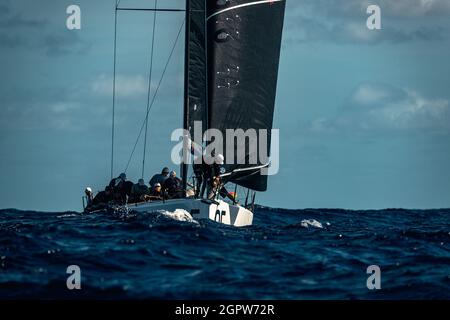 Menorca, Spanien. September 2021. Die „Sled“ (USA) tritt beim vierten Rennen der SUPERSERIE Sailing Week auf Menorca 52 an. Die 52 SUPER-SERIE begann 2012 und ist die weltweit führende Grand prix Monohull-Yacht-Rennstrecke. Quelle: Matthias Oesterle/Alamy Live News Stockfoto