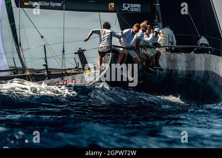 Menorca, Spanien. September 2021. Der „Platoon“ (GER) tritt beim vierten Rennen der SUPERSERIE Sailing Week auf Menorca 52 an. Die 52 SUPER-SERIE begann 2012 und ist die weltweit führende Grand prix Monohull-Yacht-Rennstrecke. Quelle: Matthias Oesterle/Alamy Live News Stockfoto