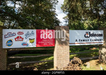 SC Johnson, Produktions- und Marketingstandort in Frimley, Surrey, Großbritannien, ein Unternehmen, das Reinigungs- und Hygieneprodukte für Haushalt und Industrie produziert. Stockfoto