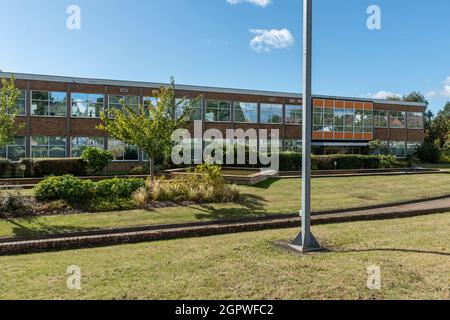 SC Johnson, Produktions- und Marketingstandort in Frimley, Surrey, Großbritannien, ein Unternehmen, das Reinigungs- und Hygieneprodukte für Haushalt und Industrie produziert. Stockfoto