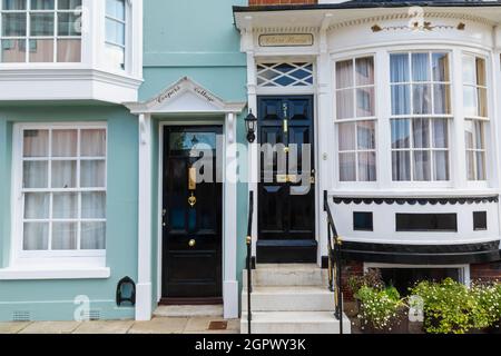 England, Hampshire, Portsmouth, Old Portsmouth, Farbenfrohe Tore Aus Der Georgian Era Stockfoto