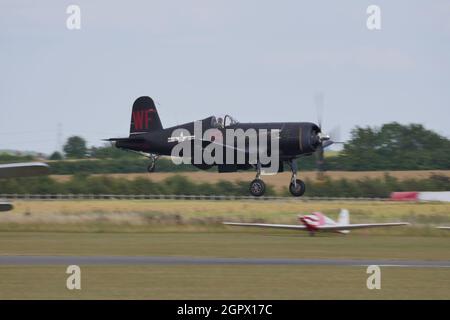 Duxford England Flying Legends Air Show, 11. JULI 2015 Chance Vought F4U Corsair. Die F4U Corsair ist ein US-amerikanische Jagdflugzeug, das im Zweiten Weltkrieg und im Koreakrieg eingesetzt wurde. Stockfoto