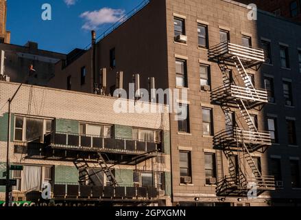 Mehrfamilienhäuser im New Yorker Stadtteil Chelsea am Sonntag, 26. September 2021 (© Richard B. Levine) Stockfoto