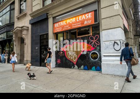 Einzelhandel für Leasing im Viertel Flatiron in New York am Donnerstag, den 23. September 2021. (© Richard B. Levine) Stockfoto