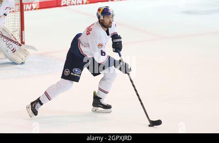 Iserlohn, Deutschland. 22. Sep, 2021. firo: 22.09.2021 Eishockey DEL Penny 1. Bundesliga Iserlohn Roosters - EHC Red Bull Mvºnchen, München 2: 1 Daryl Boyle, Individual Action, EHC/dpa/Alamy Live News Stockfoto