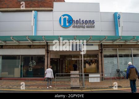 Maidenhead, Großbritannien. September 2021. Das Einkaufszentrum Nicholsons in Maidenhead war heute ruhig, obwohl die Besucherzahlen im Einzelhandel in den High Street nach Sprungbrett um 3.7 Prozent gestiegen sind, eine „deutliche Verbesserung“ gegenüber der gleichen Woche im Jahr 2019, als die Besucherzahl um 6.3 Prozent zurückging. Quelle: Maureen McLean/Alamy Live News Stockfoto