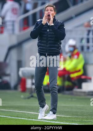 ANTWERPEN, BELGIEN - 30. SEPTEMBER: Trainer Oliver Glasner von Eintracht Frankfurt während des UEFA Europa League Group Stage Matches zwischen dem Royal Antwerp FC und Eintracht Frankfurt am 30. September 2021 in Antwerpen, Belgien (Foto: Herman Dingler/Orange Picturs) Stockfoto