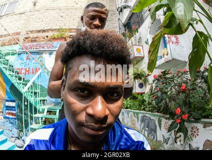 Non Exclusive: Haitianische Migranten ruhen während ihres Aufenthalts im Hostel Tochan, einer Stiftung, die Migranten auf ihrer Reise durch Mexiko zu den Vereinten Nationen unterstützt Stockfoto