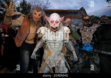 Rust, Deutschland. September 2021. Rust, Deutschland - 29. September 2021: Europa-Park, Horror Nights - Traumatica mit Werewolfs, Ghouls und Dämonen. Scary Monster Show, Halloween, Horror, grimmig, Bluebanana Unterhaltung, Kredit: dpa/Alamy Live Nachrichten Stockfoto