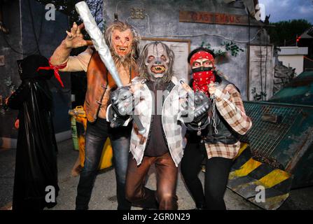 Rust, Deutschland. September 2021. Rust, Deutschland - 29. September 2021: Europa-Park, Horror Nights - Traumatica mit Werewolfs, Ghouls und Dämonen. Scary Monster Show, Halloween, Horror, grimmig, Bluebanana Unterhaltung, Kredit: dpa/Alamy Live Nachrichten Stockfoto