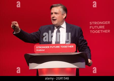 Jonathan Ashworth, Schattenstaatssekretär für Arbeit und Pensionen , spricht auf der Labour Party Konferenz in Brighton. Stockfoto