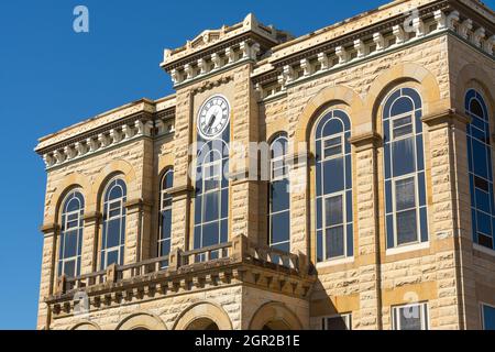 Altes Gerichtsgebäude an einem wunderschönen Herbstnachmittag. Ottawa, Illinois, USA. Stockfoto