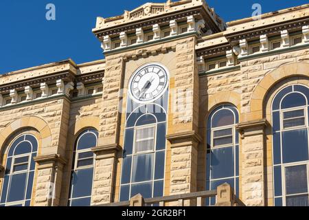 Altes Gerichtsgebäude an einem wunderschönen Herbstnachmittag. Ottawa, Illinois, USA. Stockfoto