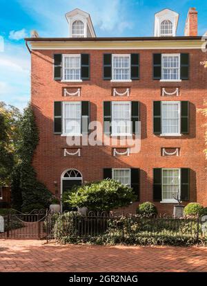 Washington DC - 13. August 2013: Architektur aus der Federal-Ära. Cox's Row - Gruppe von fünf Bundeshäusern, zwischen 3339 und 3327 N Street Stockfoto