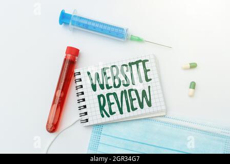 Hand schreiben Zeichen Website Review. Wort geschrieben auf Bewertungen, die über Unternehmen und Dienstleistungen veröffentlicht werden können Research Notes for Virus Prevention Stockfoto