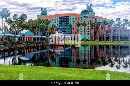 Morgennebel im Walt Disney World Swan Resort Stockfoto