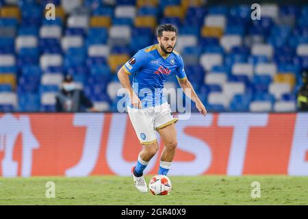 Der griechische Verteidiger von SSC Napoli, Konstantinos Manolis, kontrolliert den Ball während des ersten UEFA Europa League-Fußballspiels der Gruppe C zwischen SSC Napoli und Spartak Mosca am 30. September 2021 im Diego Armando Maradona Stadium in Neapel, Süditalien. Stockfoto