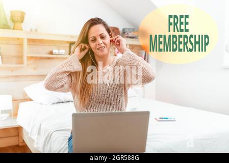 Konzeptionelle Anzeige Freie Mitgliedschaft. Wort für Erhalten Sie Zugang zur kreativen Gemeinschaft, ohne etwas zu bezahlen Erstellen Sie neue und interessante Online-Inhalte Stockfoto