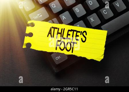 Textschild mit der Aufschrift Athlete S is Foot. Internet-Konzept eine Pilzinfektion des Fußes durch Blasen markiert Bearbeiten und Neuschreiben Bericht Rechtschreibfehler Stockfoto