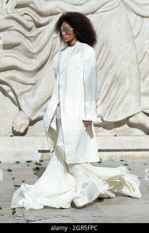 Paris, Frankreich. September 2021. RICK OWENS SS22 Runway während der Paris Fashion Week am 2021. September - Paris, Frankreich. 30/09/2021 Credit: dpa/Alamy Live News Stockfoto