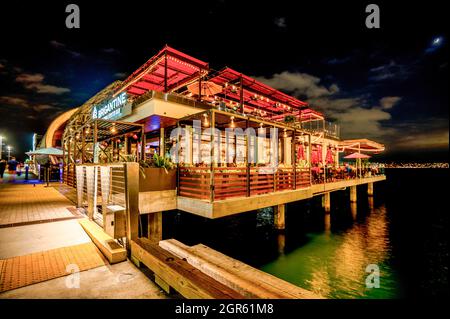 Über dem Wasser Brigantine Seafood Restaurant am neuen Portside Pier in San Diego Stockfoto