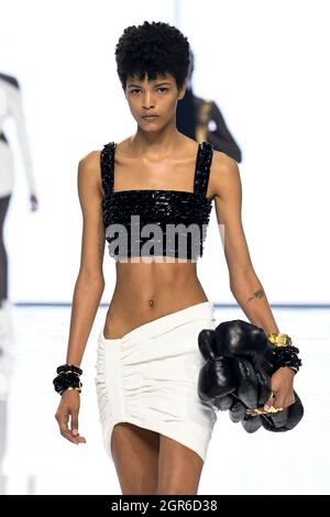 BALMAIN SS22 Runway während der Paris Fashion Week am 2021. September - Paris, Frankreich. 29/09/2021 Stockfoto