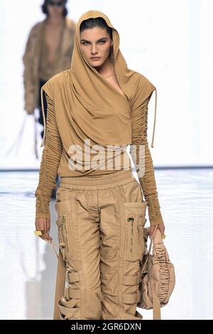 BALMAIN SS22 Runway während der Paris Fashion Week am 2021. September - Paris, Frankreich. 29/09/2021 Stockfoto