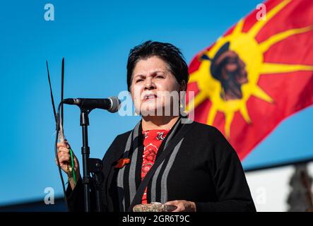 Algonquin Elder Claudette Commanda spricht auf dem Parliament Hill während des ersten Tages der Wahrheit und Versöhnung, einem neuen Bundesfeiertag in Kanada. Stockfoto