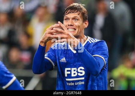 Warschau, Polen. September 2021. Janik Vestergaard von Leicester reagiert während des Europa League-Fußballspiels der Gruppe C zwischen Legia Warsaw und Leicester City in Warschau, Polen, am 30. September 2021. Quelle: Adam Starszynski/Xinhua/Alamy Live News Stockfoto