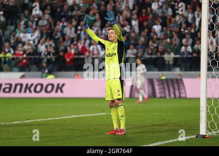 Warschau, Polen. September 2021. Torhüter Cezary Miszta von Legia reagiert während des Fußballspiels der Gruppe C zwischen Legia Warschau und Leicester City in Warschau, Polen, am 30. September 2021. Quelle: Adam Starszynski/Xinhua/Alamy Live News Stockfoto