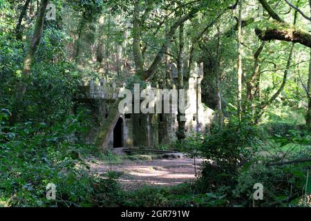 Schloss im verwunschenen Wald von Aldan. Cangas - Spanien Stockfoto