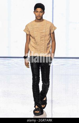 BALMAIN SS22 Runway während der Paris Fashion Week am 2021. September - Paris, Frankreich. 29/09/2021 Stockfoto