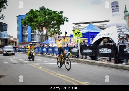 Buesaco, Kolumbien. September 2021. Erste Etappe des Wettbewerbs Vuelta a Nariño zwischen den Gemeinden La Cruz und Buesaco. Als Mitglied des Teams 'GW - Colombia tierra de atletas' in Buesaco, Nariño - Kolumbien am 30. September 2021 Quelle: Long Visual Press/Alamy Live News Stockfoto