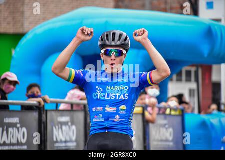 Buesaco, Kolumbien. September 2021. Erste Etappe des Wettbewerbs Vuelta a Nariño zwischen den Gemeinden La Cruz und Buesaco. Als Mitglied des Teams 'Nariño tierra de ciclistas' in Buesaco, Nariño - Kolumbien am 30. September 2021 Credit: Long Visual Press/Alamy Live News Stockfoto