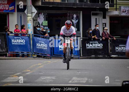 Buesaco, Kolumbien. September 2021. Erste Etappe des Wettbewerbs Vuelta a Nariño zwischen den Gemeinden La Cruz und Buesaco. Mitglied des Teams 'Best PC' in Buesaco, Nariño - Kolumbien am 30. September 2021 Credit: Long Visual Press/Alamy Live News Stockfoto