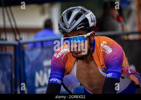 Buesaco, Kolumbien. September 2021. Erste Etappe des Wettbewerbs Vuelta a Nariño zwischen den Gemeinden La Cruz und Buesaco. Als Mitglied des Teams "Saitel" erreichte das Ziel in Buesaco, Nariño - Kolumbien am 30. September 2021 Quelle: Long Visual Press/Alamy Live News Stockfoto