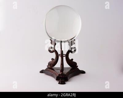 Kristallkugel. Weissagungskonzept. Die spirituelle Seance. Zukünftige Lektüre. Stockfoto