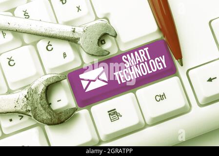Inspiration mit Zeichen Smart Technology. Internetkonzept zum Schutz und zur Vermeidung von Fehlern bei der Eingabe und Veröffentlichung von Beschreibungen von Festplatten Stockfoto