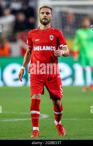 ANTWERPEN, BELGIEN - 30. SEPTEMBER: Birger Verstraete des Royal Antwerp FC während des UEFA Europa League Group Stage Matches zwischen dem Royal Antwerp FC und Eintracht Frankfurt am 30. September 2021 in Antwerpen, Belgien (Foto: Herman Dingler/Orange Picches) Stockfoto