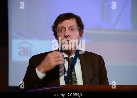 Rom, Italien. September 2021. Leonardo Becchetti, Wirtschaftswissenschaftler am dritten Veranstaltungstag 'Festival delle Citta', Nachrichten in Rom, Italien, September 30 2021 Quelle: Independent Photo Agency/Alamy Live News Stockfoto