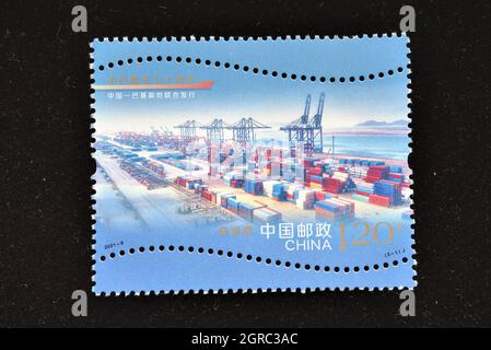 CHINA - UM 2021: Eine in China gedruckte Marke zeigt 2021-9 den 70. Jahrestag der China-Pakistan Diplomatischen Beziehungen zhuhai Port, um 2021. Stockfoto